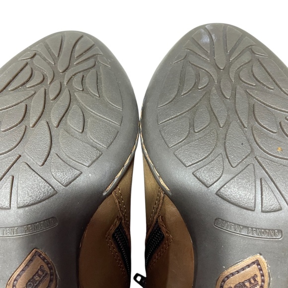 Born Leather 9.5 Side Zip 2 1/2 inch Heel Boots D47506 - Picture 12 of 12